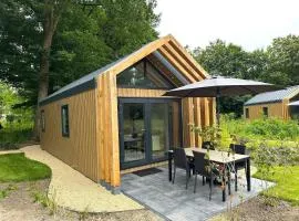 Luxurious Lodge with hot tub - fantastic location