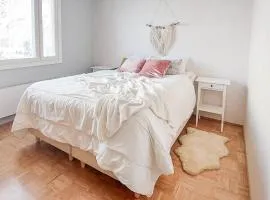 Bright 3 room apartment in city center