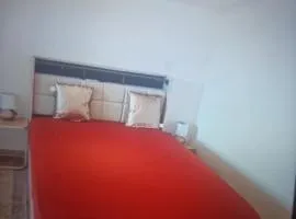 Petit appartement avec jacuzzi