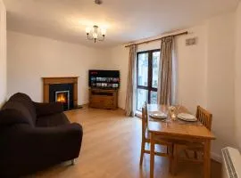 Modern 1BR Stay in Central Cashel