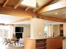 Sonoran Peach - Light-Filled 5BR near TMC