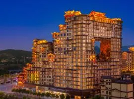 Hampton by Hilton Zhangjiajie Seventy-two Wonder Towers