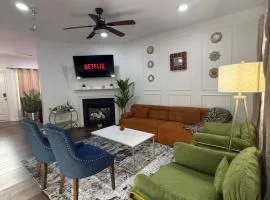Luxe 3BR 1 King 1 Queen Near UNCC & Concord Mills