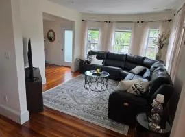 2StoryApt South of Boston Spacious and Convenient