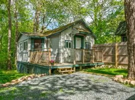 Trailside Cabin with Screened Sunroom, AC & Pets
