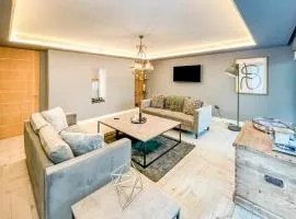 Stylish Smart Home Near Leeds - 4 En-Suite Bedrooms