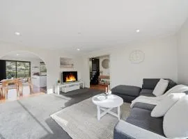 Glenorchy Family Retreat Near MONA & Hobart CBD Sleeps 11