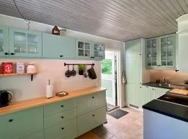 Cozy And Updated House On Large Private Lot