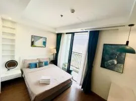 Luxury Skyline Apartment for Couples at Vinhomes Green Bay Hanoi District