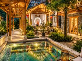 Music Village - Ancient Courtyard Resort with Garden Cafe - Designed by a South African architect - Near by Golden Dragon night show, готель у місті Яншуо