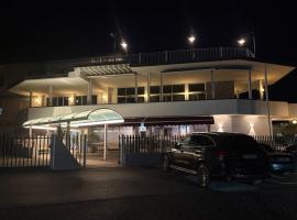 Hotel Eurovil Beach & Pool، فندق في بريدور