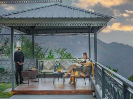 ELIVAAS Bask and Blessings Mist Suites with Private Balcony، فندق في Dagshai