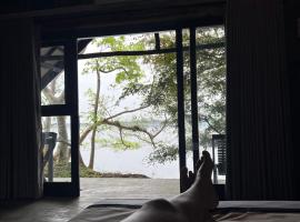 Aji fruit farm cottage peaceful lakeside farm stay with sunrise views 01, Hotel in Embilipitiya