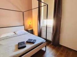 Brindisi Airport and Harbour Suite-2 min to local ferry