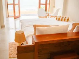 Mi Casa Coastal Villa - Family Room with Sea View