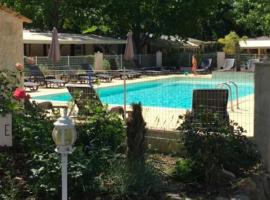 Chalet, Hotel in Tourrettes