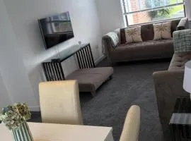 Ayr 2-Bed House Sleeps 4 with Garden & Parking