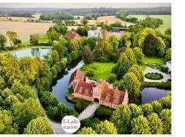 Gut Petersdorf Lensahn - ideal für Familien und Hunde - mit Kamin, Parkblick, Terrasse, eingezäuntem Garten und E-Ladestation