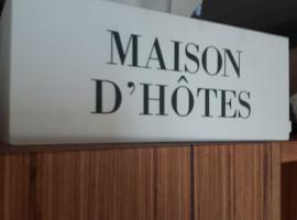 Les Volets Bleus Alsace Vosges, hotell i Urbès