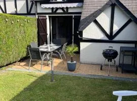 Cottage cosy avec jardin, piscine et parking