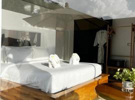 Sand House, hotel a Csaveng-parton