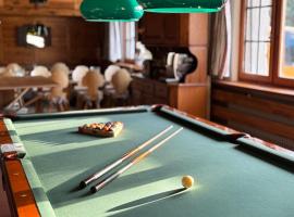 Colorado Riders Chalet, hotel i Crans-Montana