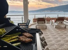 Seafront Villa Montenegro1 min to the Sea