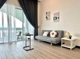 Minimilistic Seaview 1BRSuite Straits Quay Suites