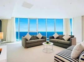 Luxurious 2 Bedroom Apartment - Ocean View