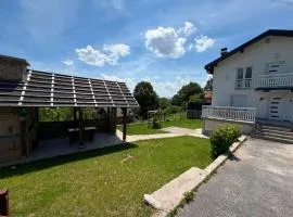 Family Private House w Garden & Gazebo 10 Guests
