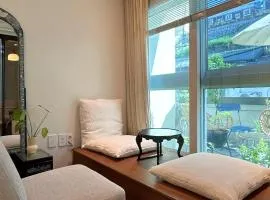 Seoul Station ㅣThe interior of a hanok with a terrace