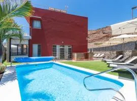 Villa del Sur - Luxury with heated pool and BBQ