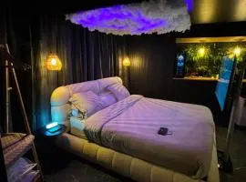 L'écrin Secret Suite & NETFLIX Aubagne-Cassis-Marseille