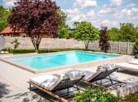 YAMM Pool House