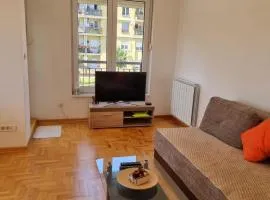Vels Suite - Cozy Oasis & Free Parking
