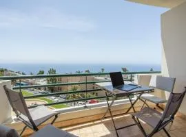 Sunny Ocean View Apartment