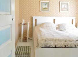 Cozy 200-Year-Old Cottage with Sauna near the Archipelago Trail, hotel u gradu Töfsala
