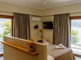 Trizonia Bay Hotel