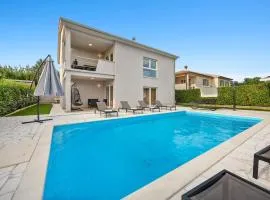 Villa LanaB - Private Pool - by Istrabook