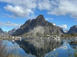 Lofoten Bed & Breakfast Reine - Rooms & Apartments