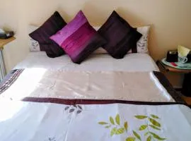 A spacious double room with wi-fi & parking space