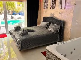 Jacuzzi studios 777