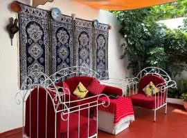 Giant House, Private Patio & Ultra-Fast Wi-Fi