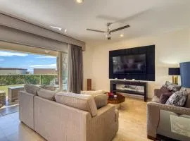 Stylish Condo with Pool, Ocean Views, Fitness & Private Patio Grill