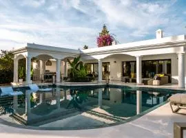 beach-side 5 Bedroom villa