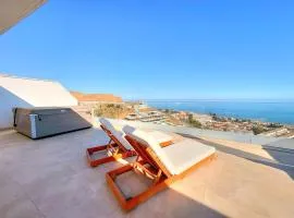 Ático - Penthouse con Jacuzzi y Vistas Panorámicas al Mar
