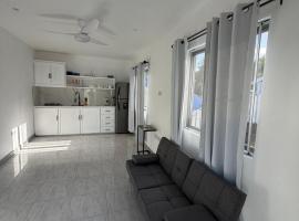 Santorini Cottage: Kingstown şehrinde bir otel