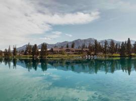 Fairmont Jasper Park Lodge, готель у місті Джаспер