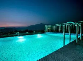 Beautiful Kathmandu Infinity pool Hotel