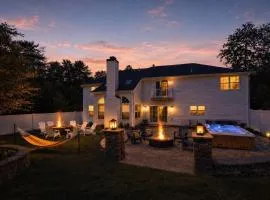 Luxury 5BR Backyard Oasis • Hot Tub • Game Room